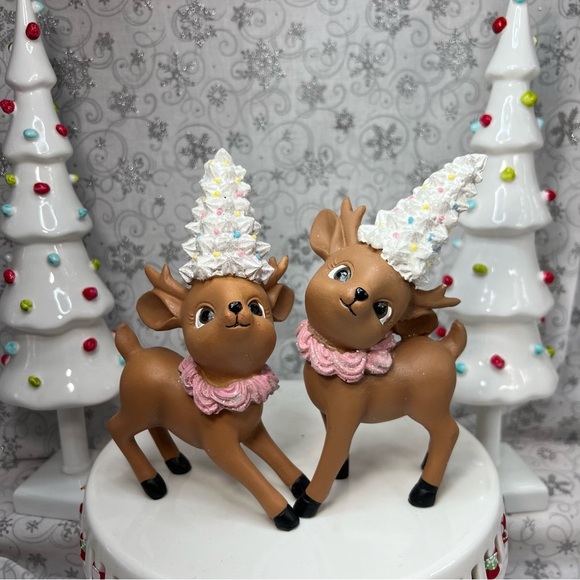 Kitschy Retro Vintage Inspired Sweet Treat Reindeer w/ White Frosting Hat - Picture 1 of 12